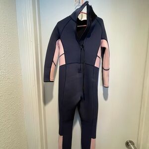 Gray and pink wetsuit EUC